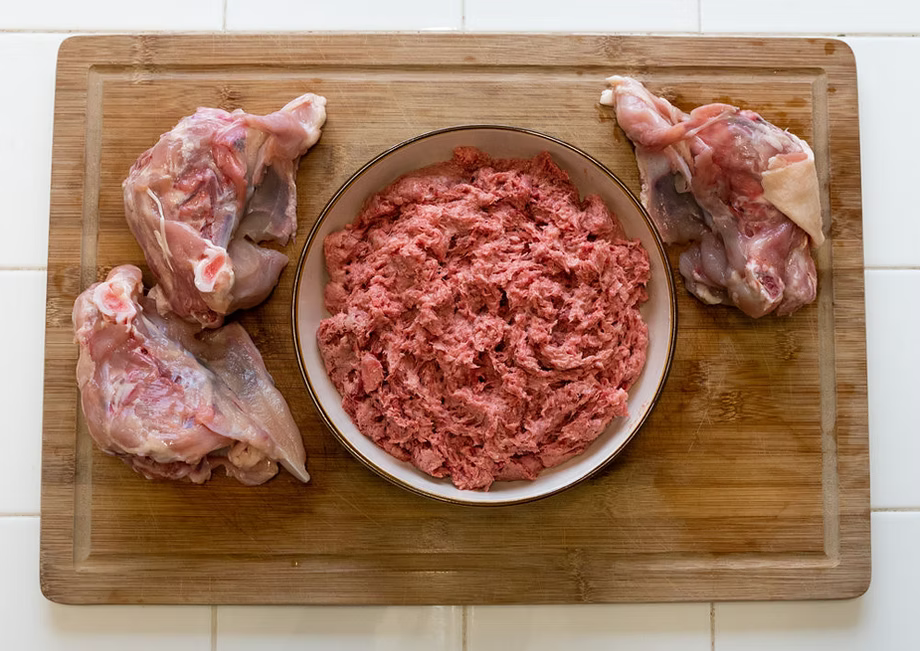 30 x 500g 100% Organic Free Range Chicken Mince Chubbs